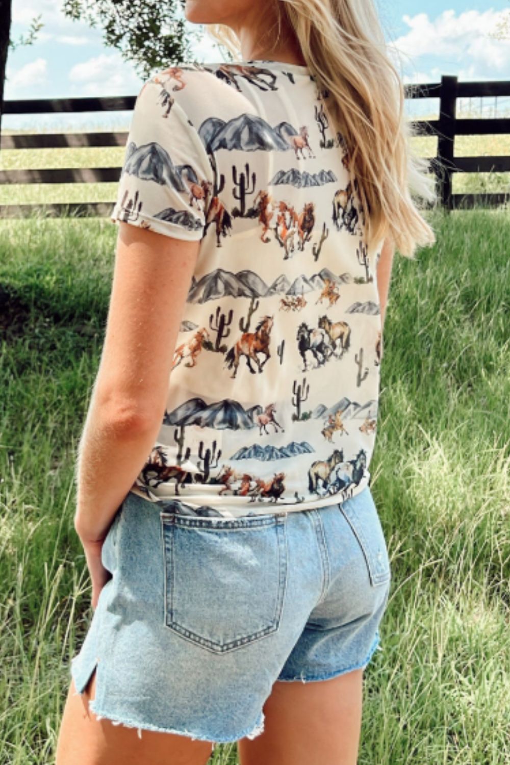 Western Mustang River Printed Mesh T-Shirt - Stylish & Trendy