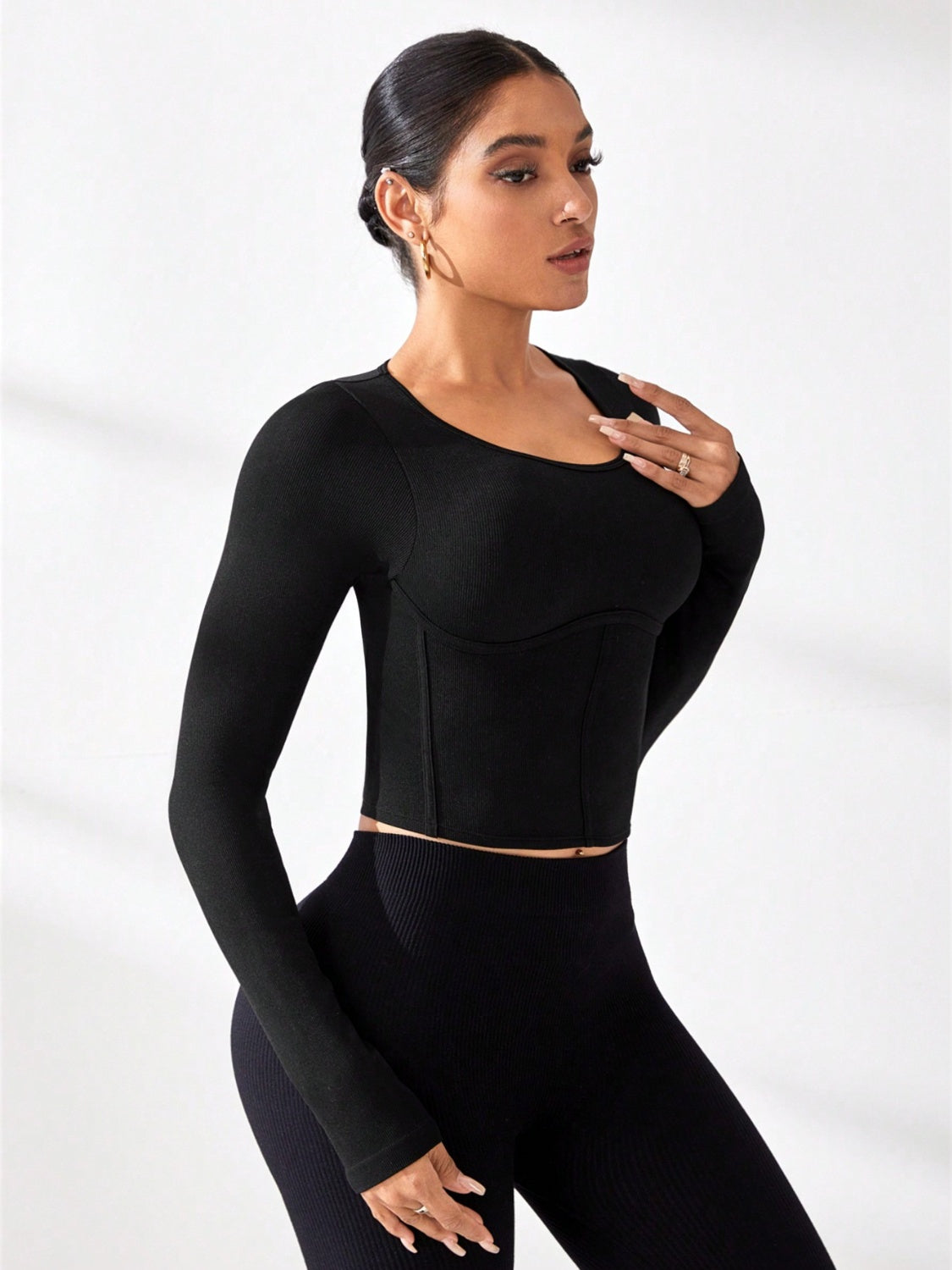 Round Neck Long Sleeve Active T-Shirt - Flexible & Stylish