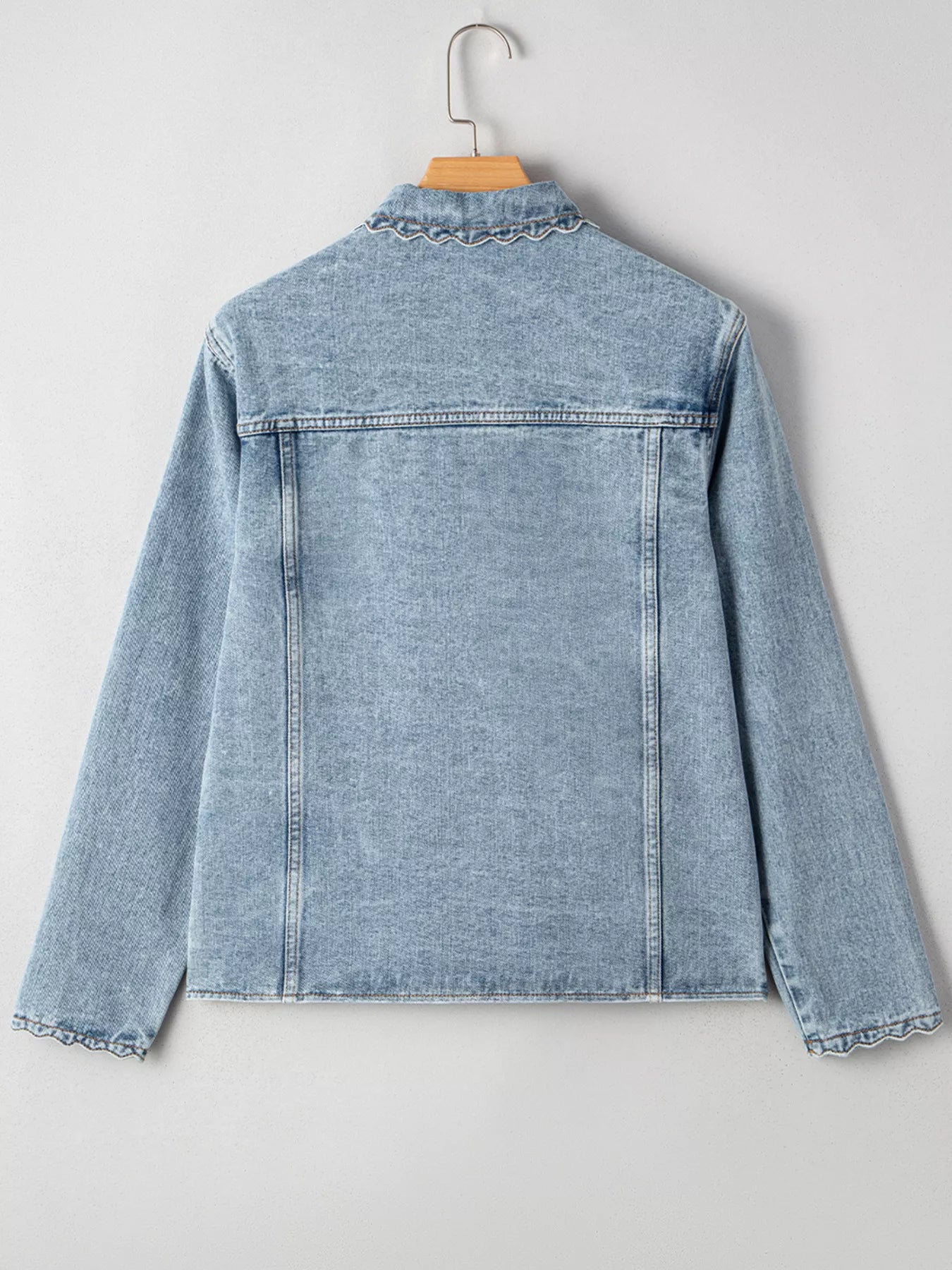 Stylish Scallop Trim Collar Denim Jacket with Patched Pockets
