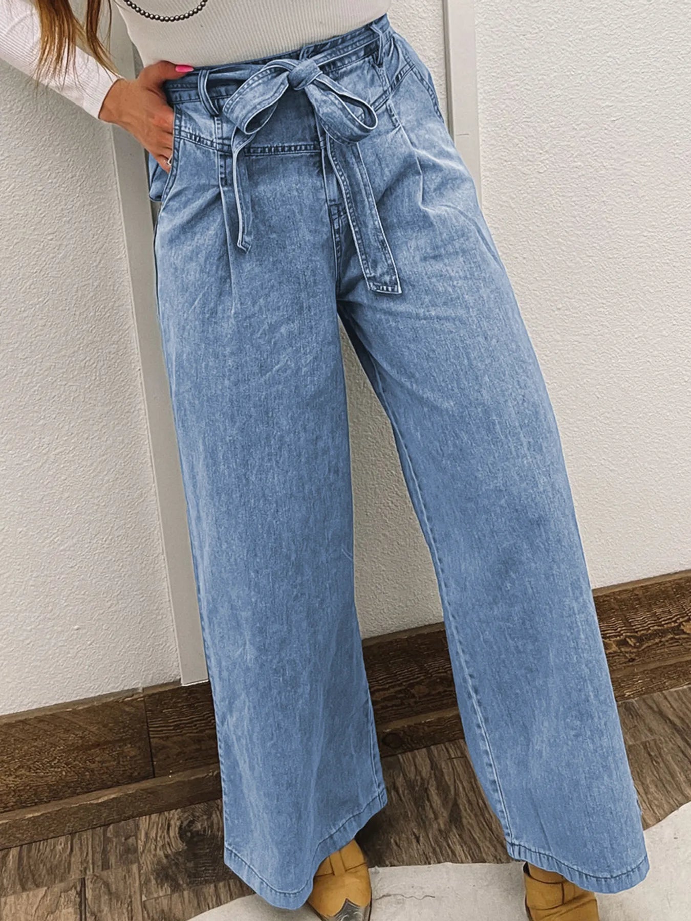 High-Waisted Wide Leg Jeans with Matching Belt Medium