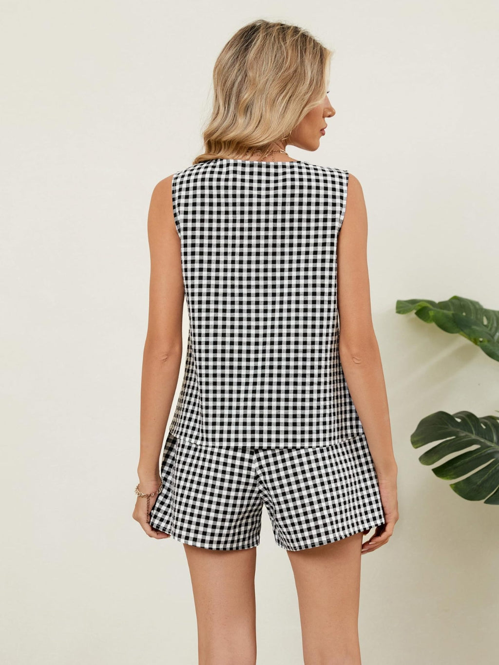 Plaid V-Neck Sleeveless Top & Shorts Set - Stylish Two-Piece Outfit