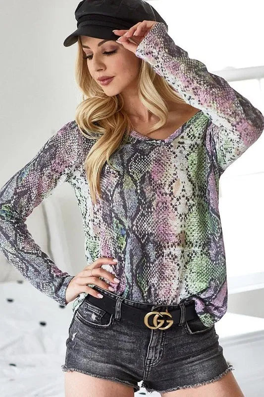 BiBi Snakeskin Print V-Neck Hacci Top LAVENDER GREEN