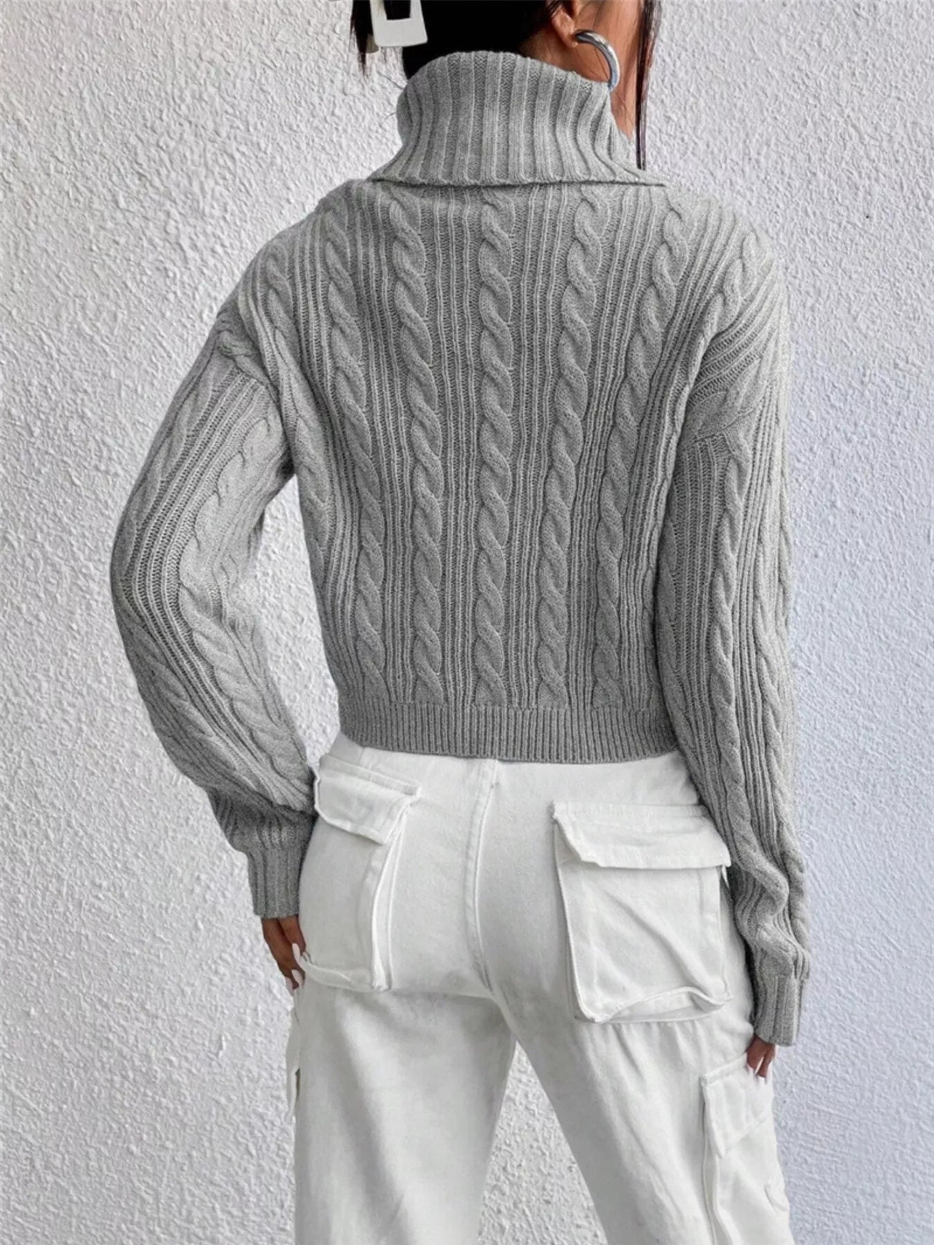 Cozy Cable-Knit Turtleneck Sweater with Long Sleeves
