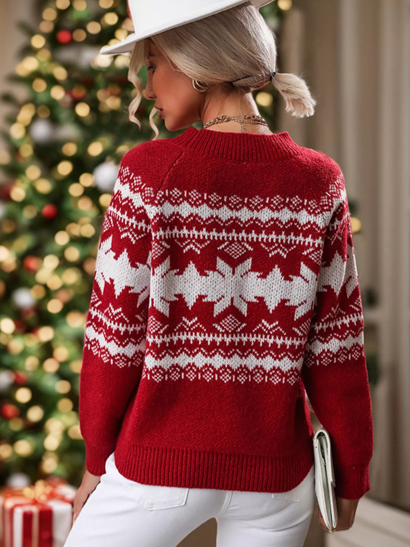 Cozy Snowflake Pattern Round-Neck Winter Sweater