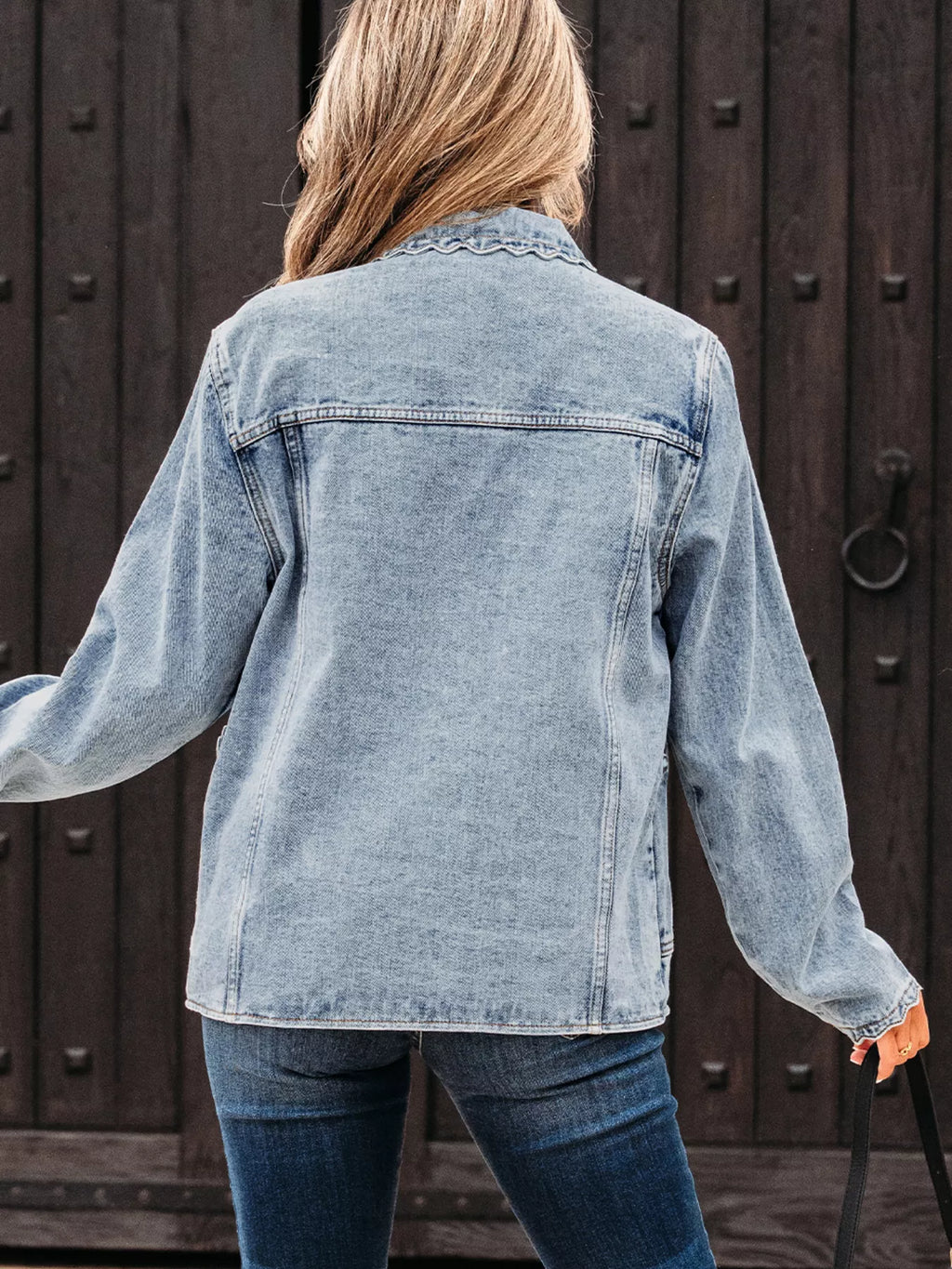 Stylish Scallop Trim Collar Denim Jacket with Patched Pockets