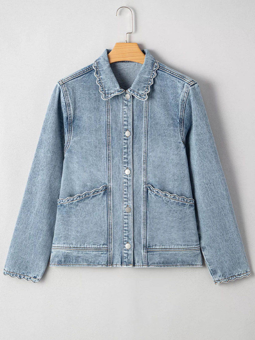Stylish Scallop Trim Collar Denim Jacket with Patched Pockets