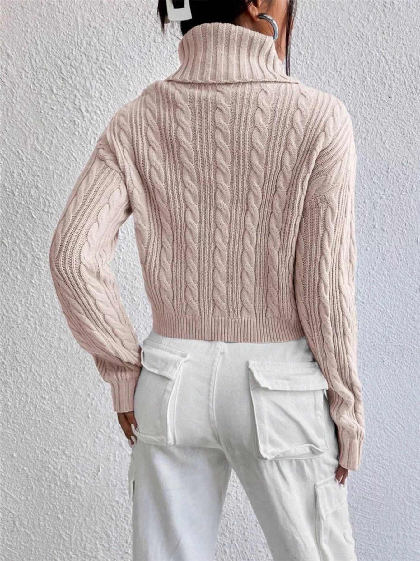 Cozy Cable-Knit Turtleneck Sweater with Long Sleeves