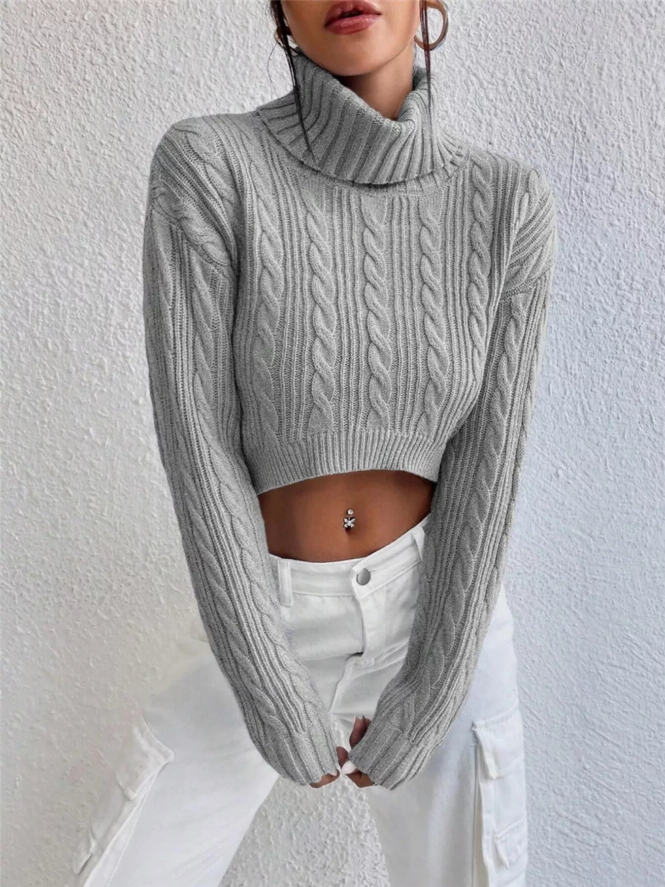 Cozy Cable-Knit Turtleneck Sweater with Long Sleeves