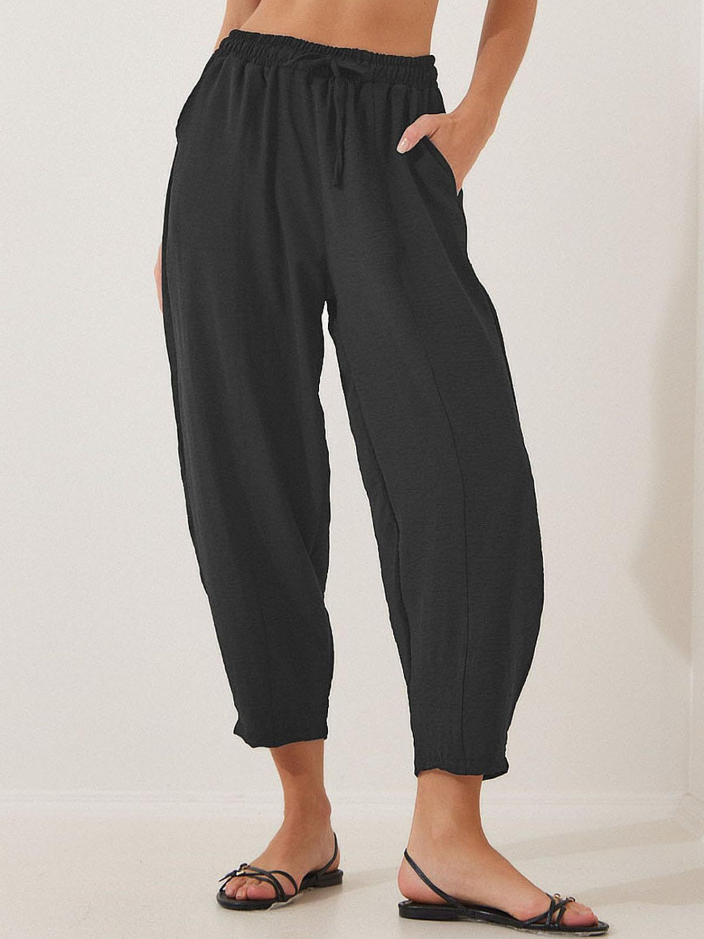 Cropped Joggers with Pockets - Full Size Fit