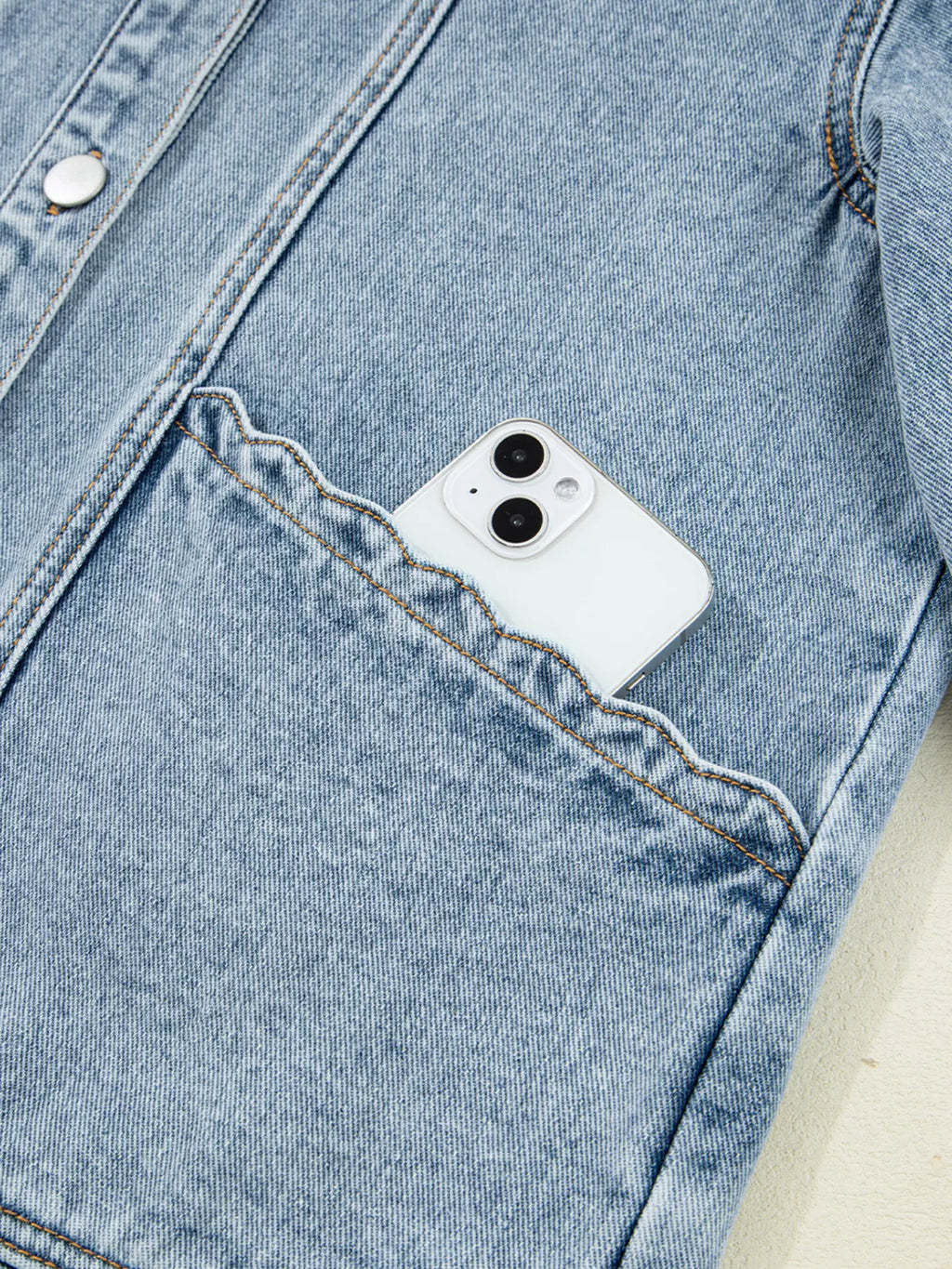 Stylish Scallop Trim Collar Denim Jacket with Patched Pockets
