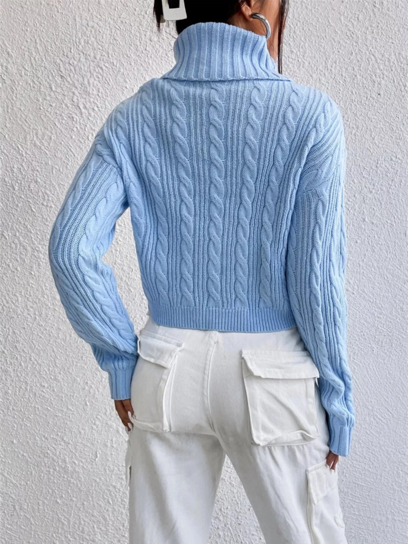 Cozy Cable-Knit Turtleneck Sweater with Long Sleeves