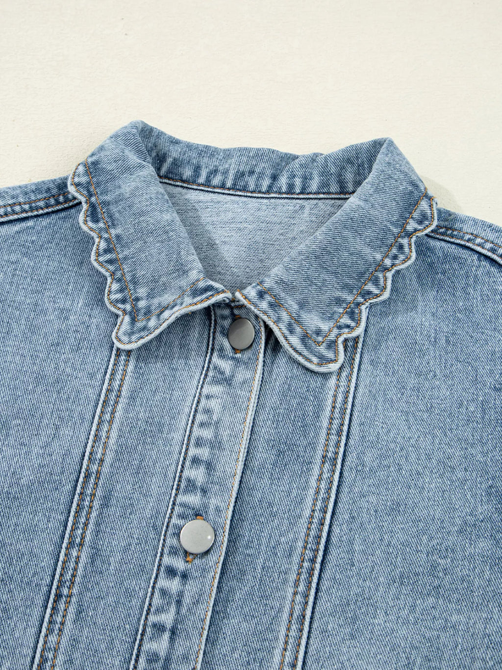 Stylish Scallop Trim Collar Denim Jacket with Patched Pockets