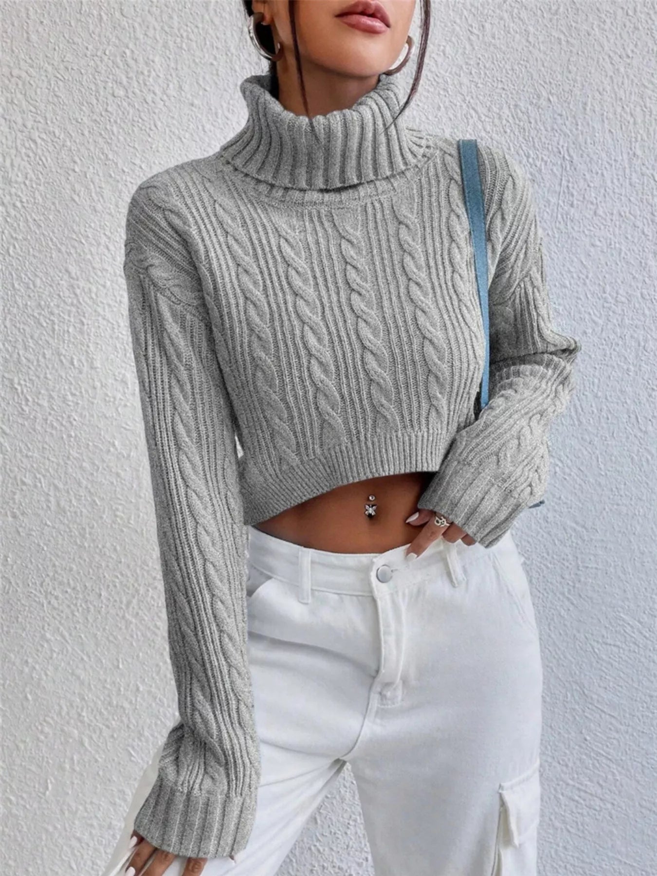 Cozy Cable-Knit Turtleneck Sweater with Long Sleeves