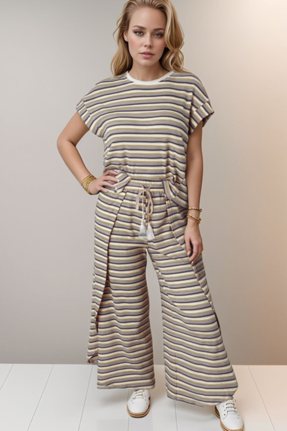 Striped Two-Piece Outfit - Stylish & Comfortable Matching Set Black