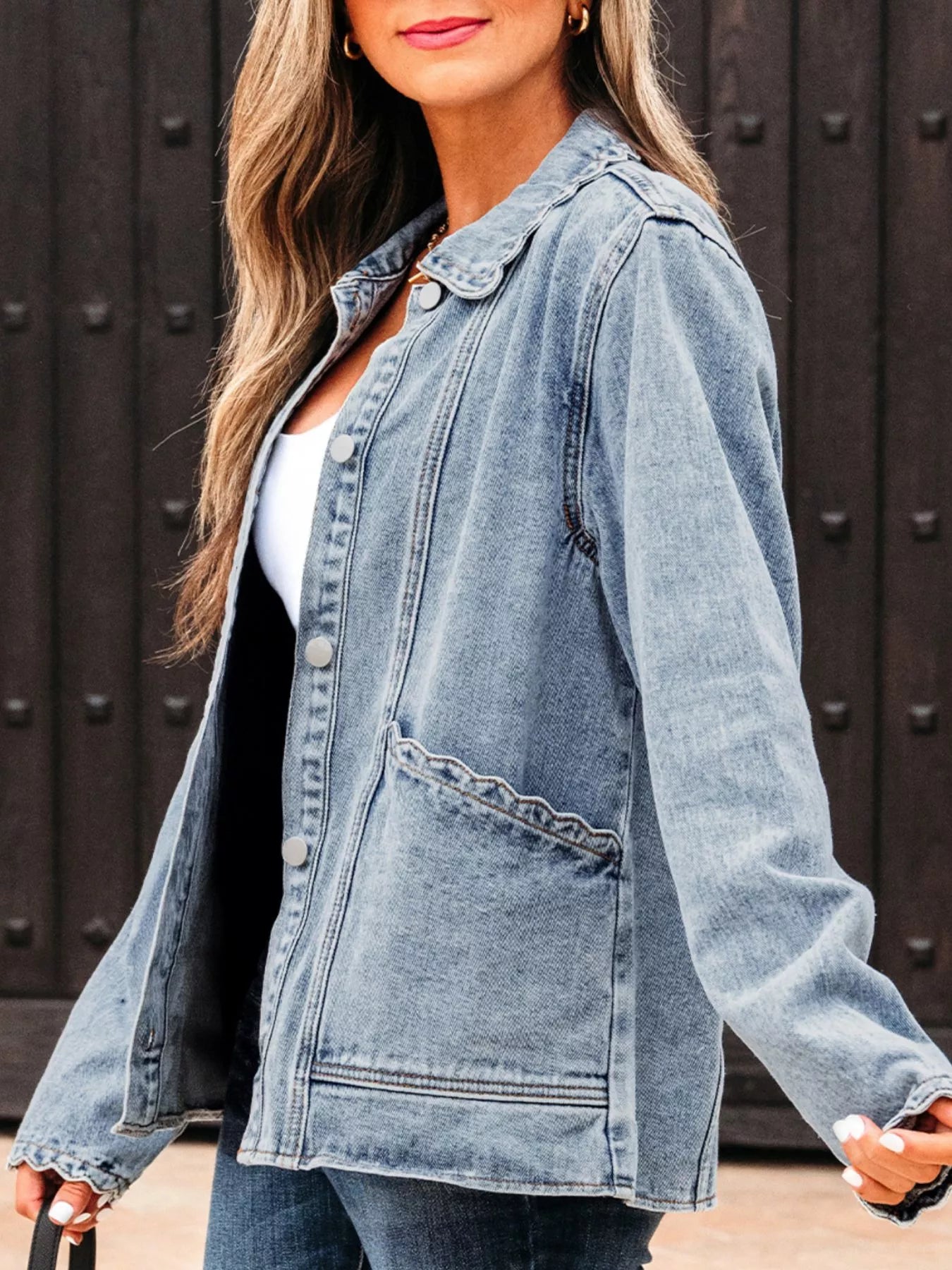 Stylish Scallop Trim Collar Denim Jacket with Patched Pockets
