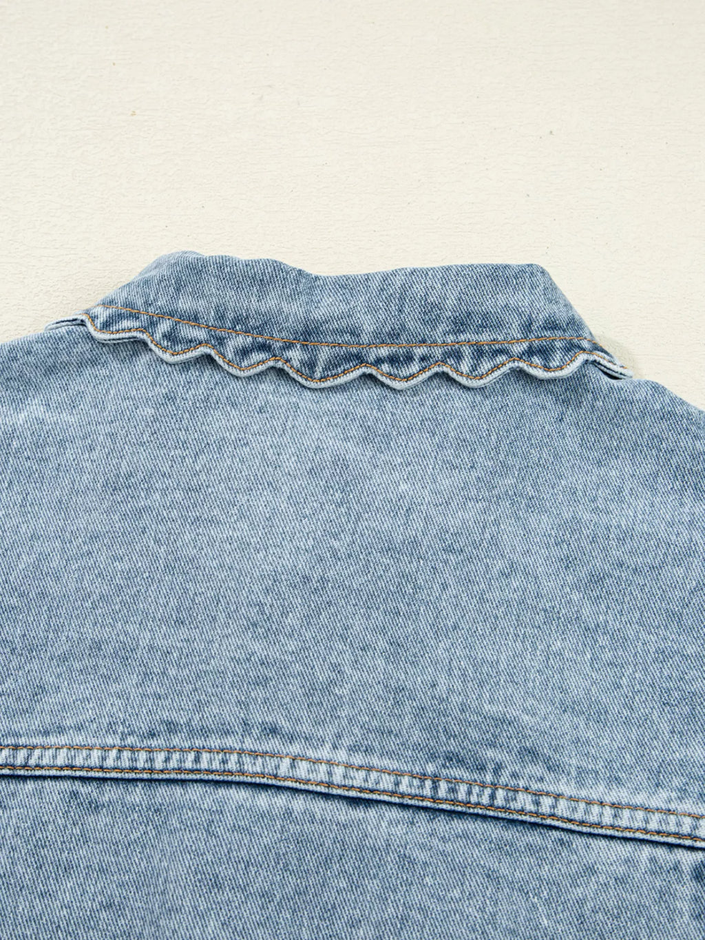 Stylish Scallop Trim Collar Denim Jacket with Patched Pockets