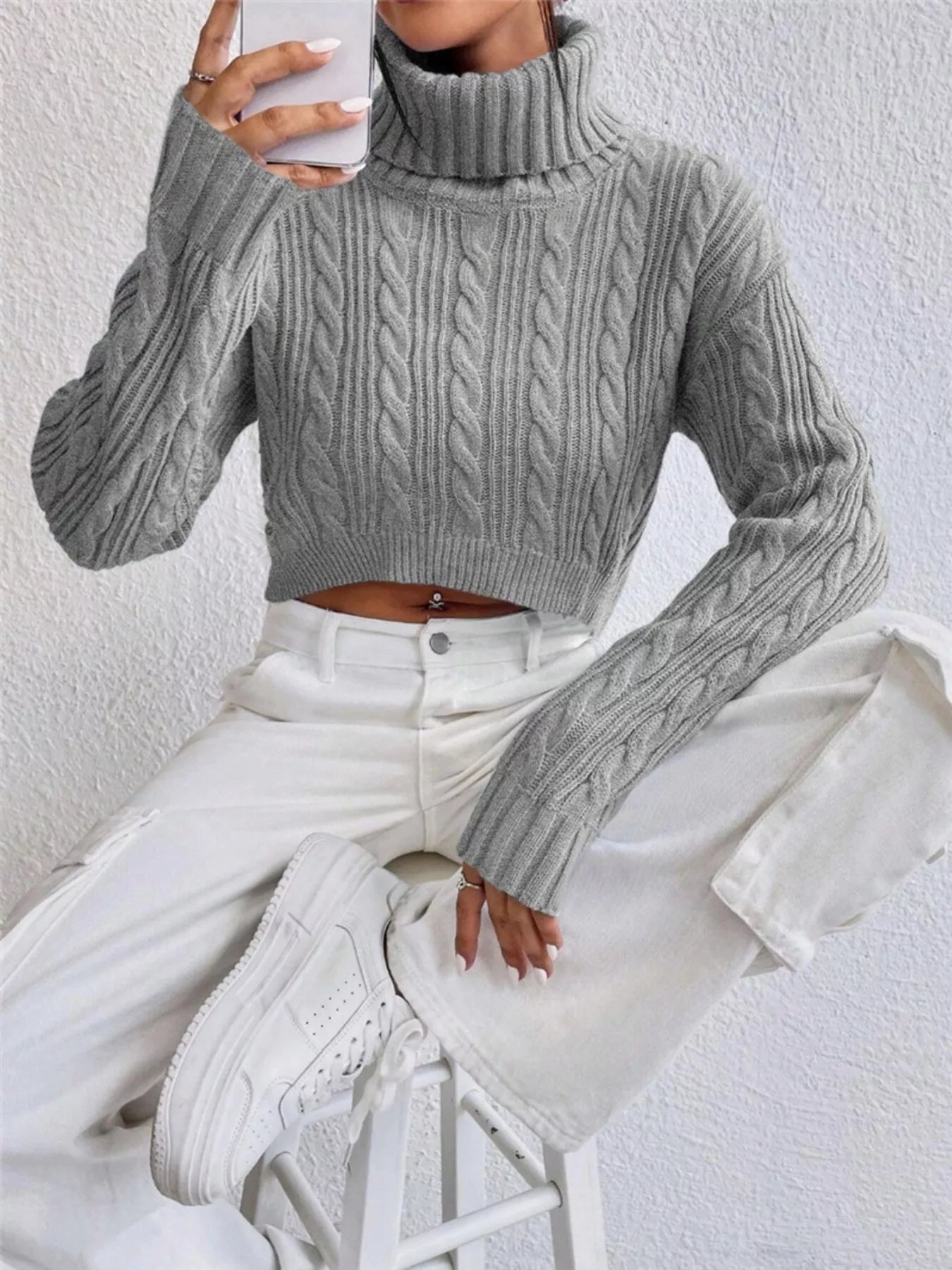 Cozy Cable-Knit Turtleneck Sweater with Long Sleeves Gray