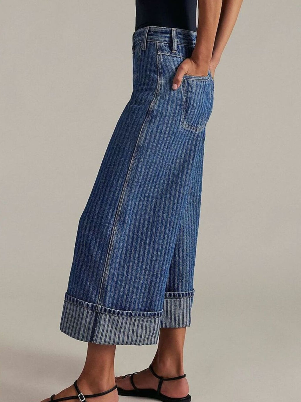 Wide-Leg Cropped Pocketed Jeans