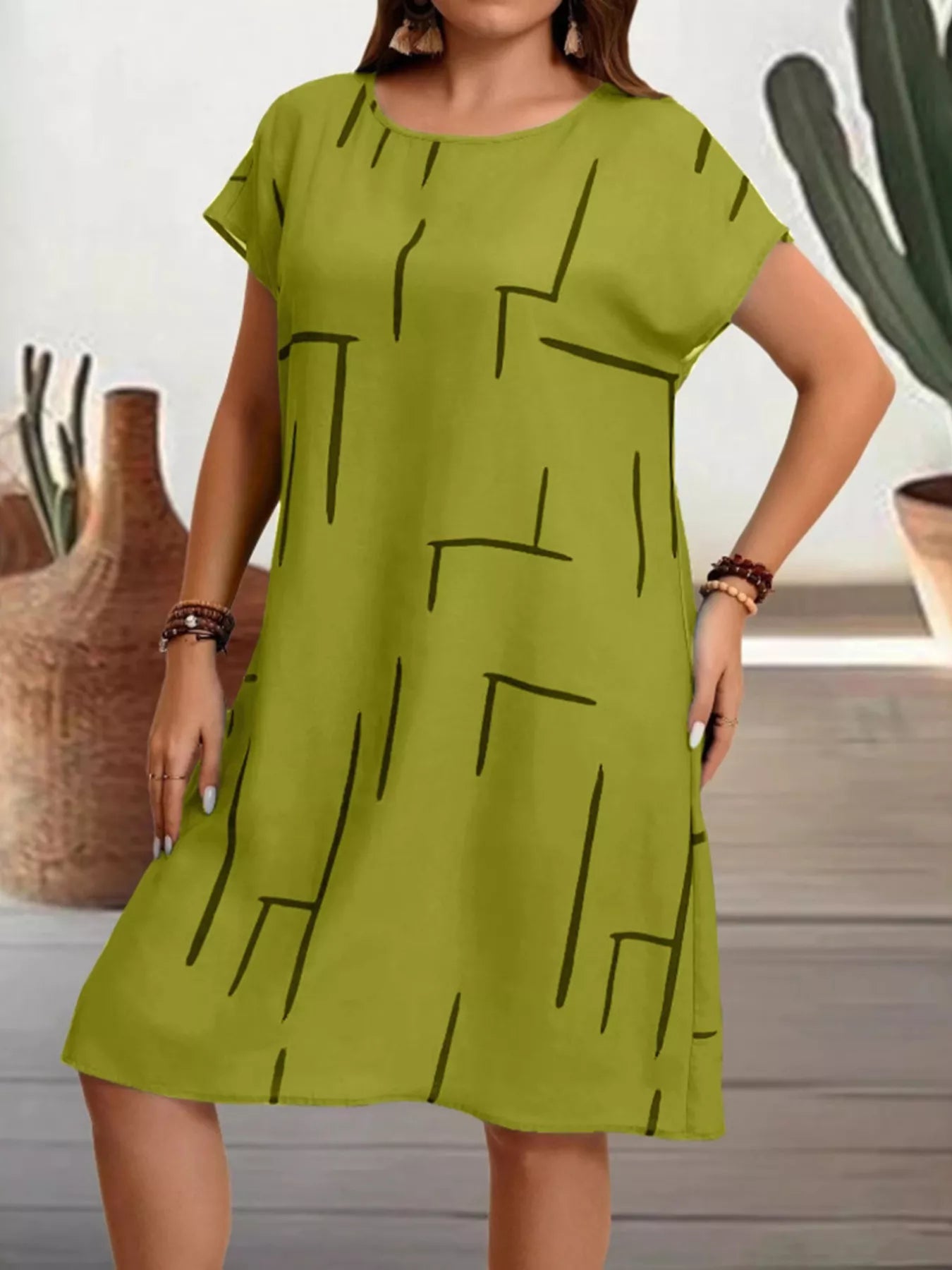 Plus Size Classic Round Neck Short Sleeve Dress