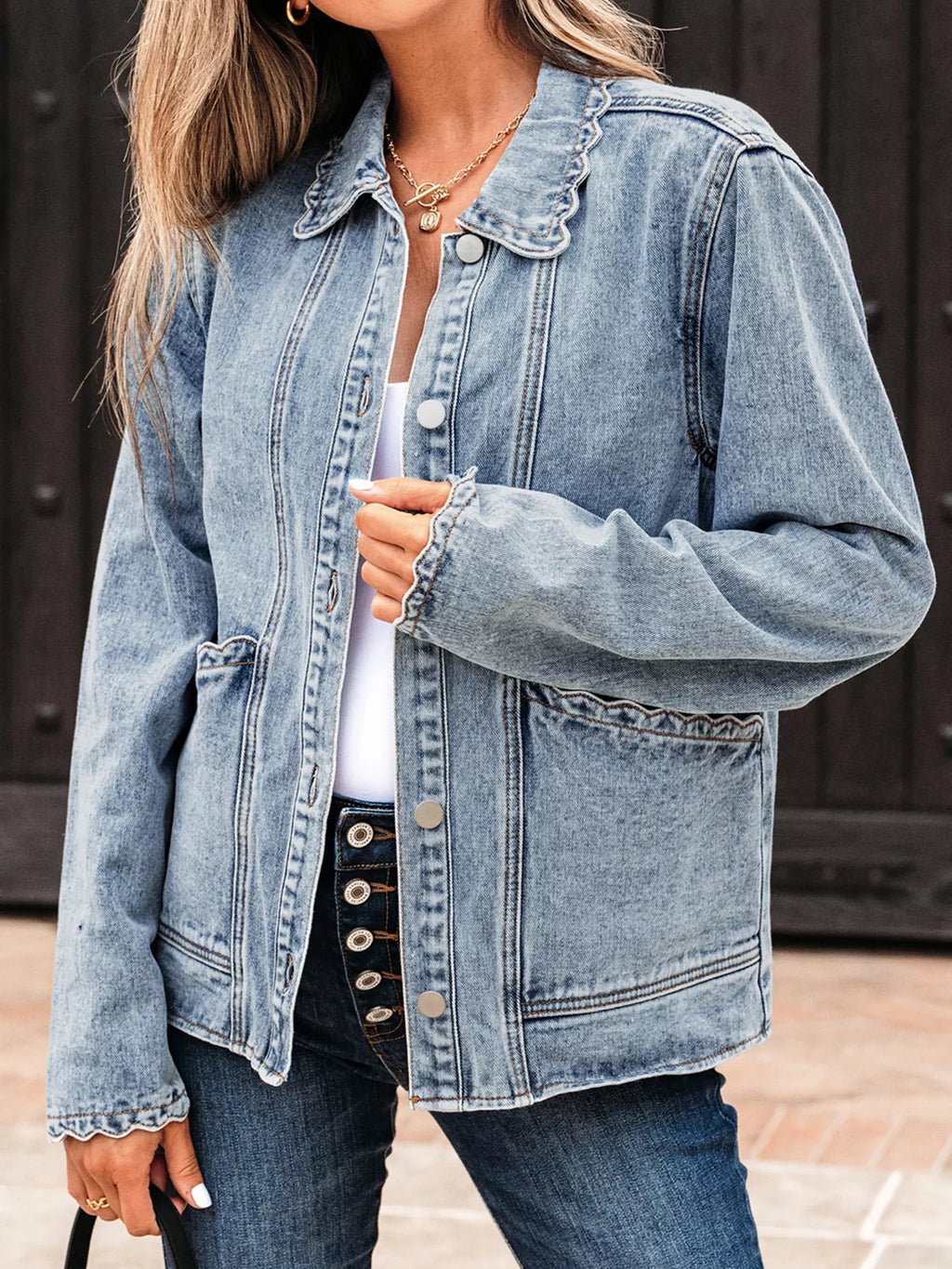 Stylish Scallop Trim Collar Denim Jacket with Patched Pockets