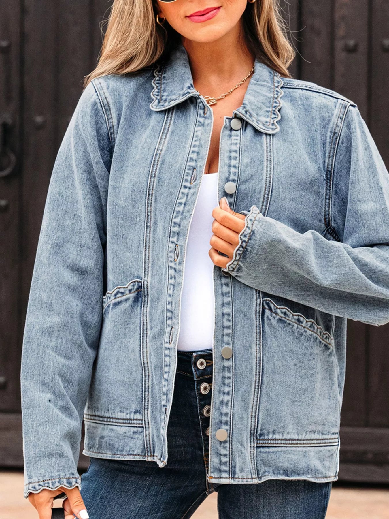 Stylish Scallop Trim Collar Denim Jacket with Patched Pockets Light Blue
